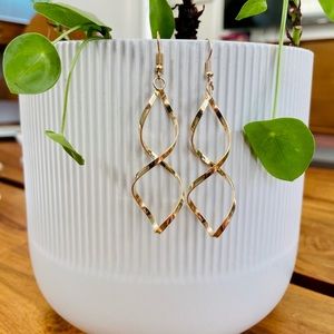 Spiral wave curl Gold color Earrings